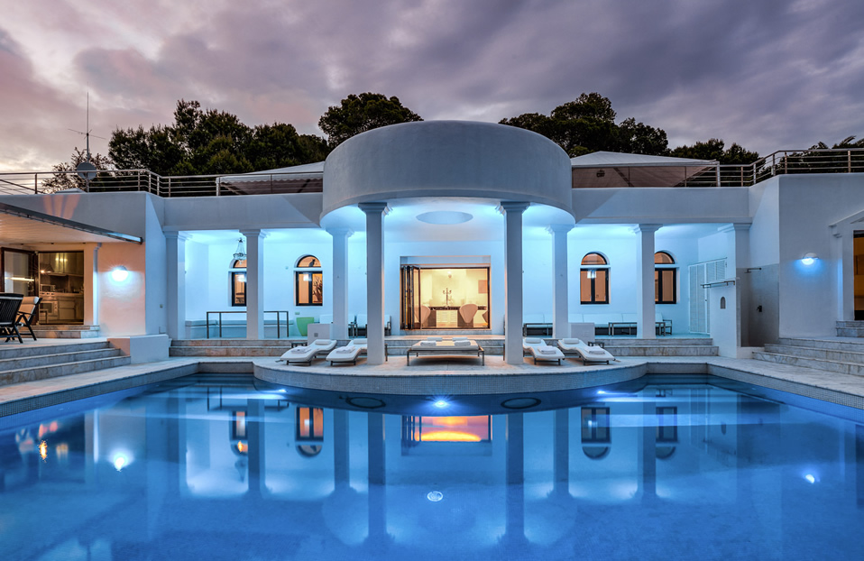 LUXURY VILLAS